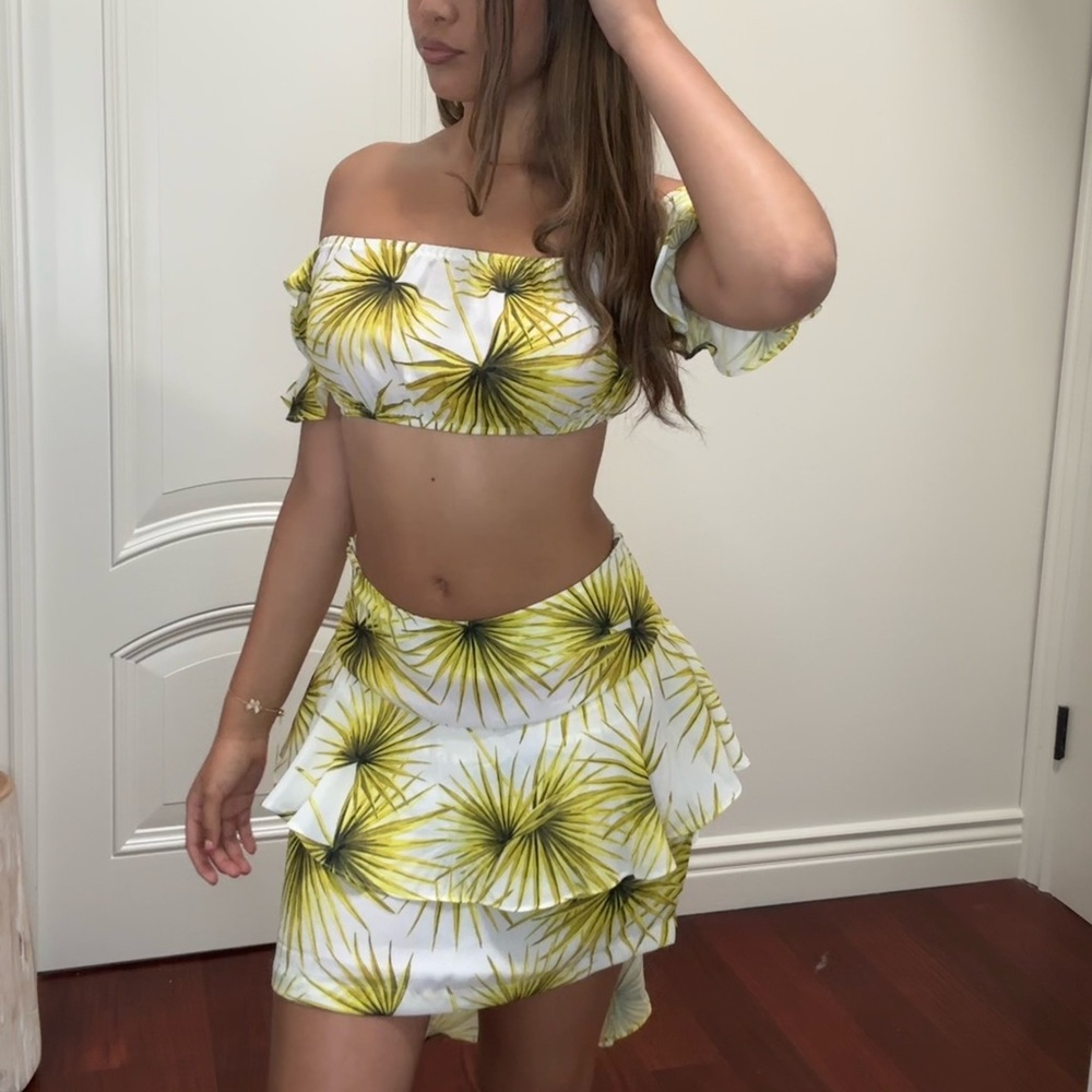 Pretty little thing 2 piece skirt and top ,perfect for the summer .